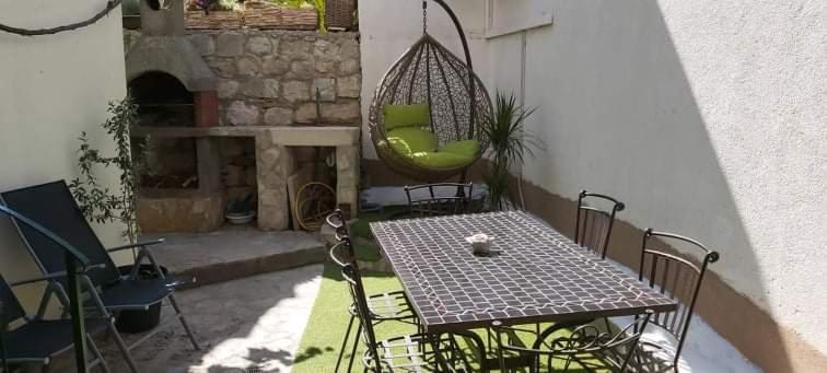 Villa Angie Old Town With Jacuzzi สปลิท ภายนอก รูปภาพ