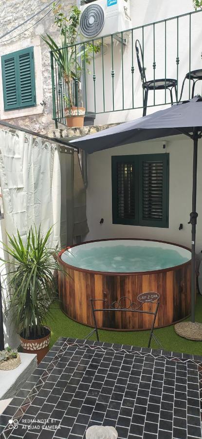 Villa Angie Old Town With Jacuzzi สปลิท ภายนอก รูปภาพ