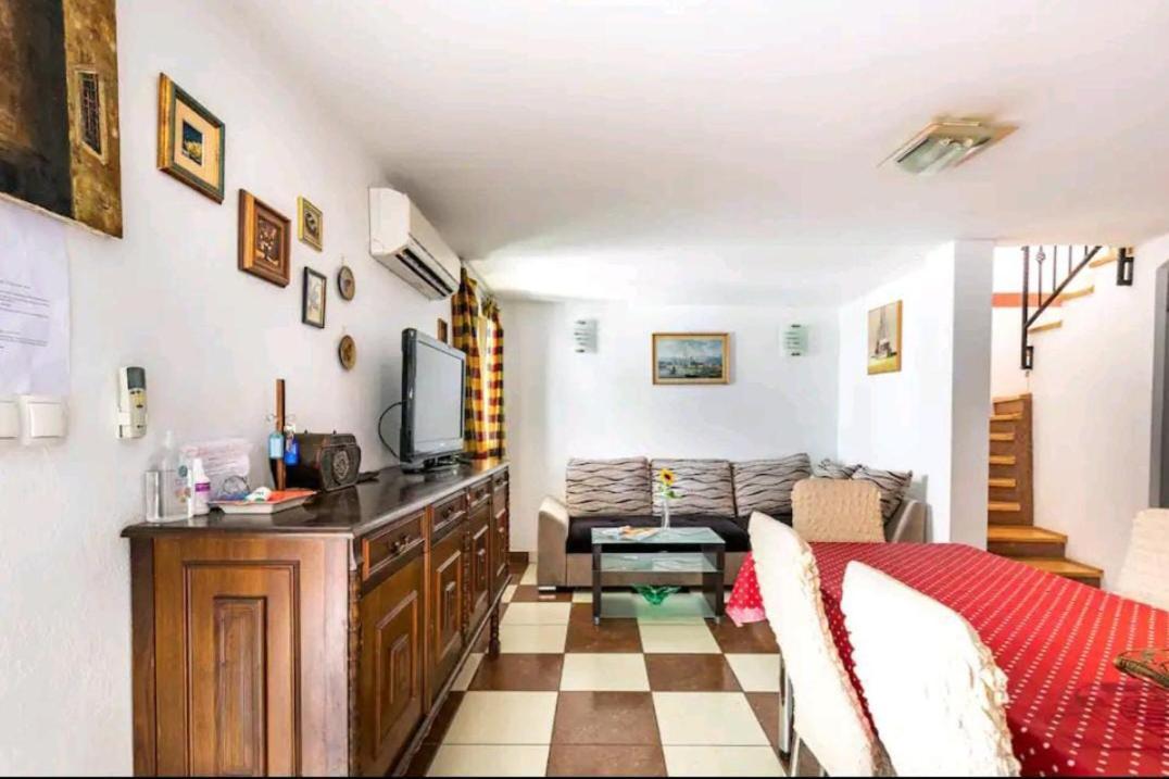 Villa Angie Old Town With Jacuzzi สปลิท ภายนอก รูปภาพ