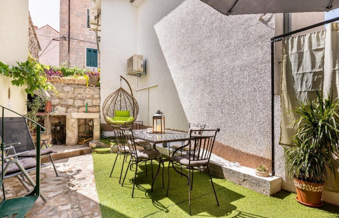 Villa Angie Old Town With Jacuzzi สปลิท ภายนอก รูปภาพ