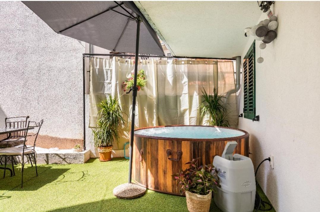 Villa Angie Old Town With Jacuzzi สปลิท ภายนอก รูปภาพ