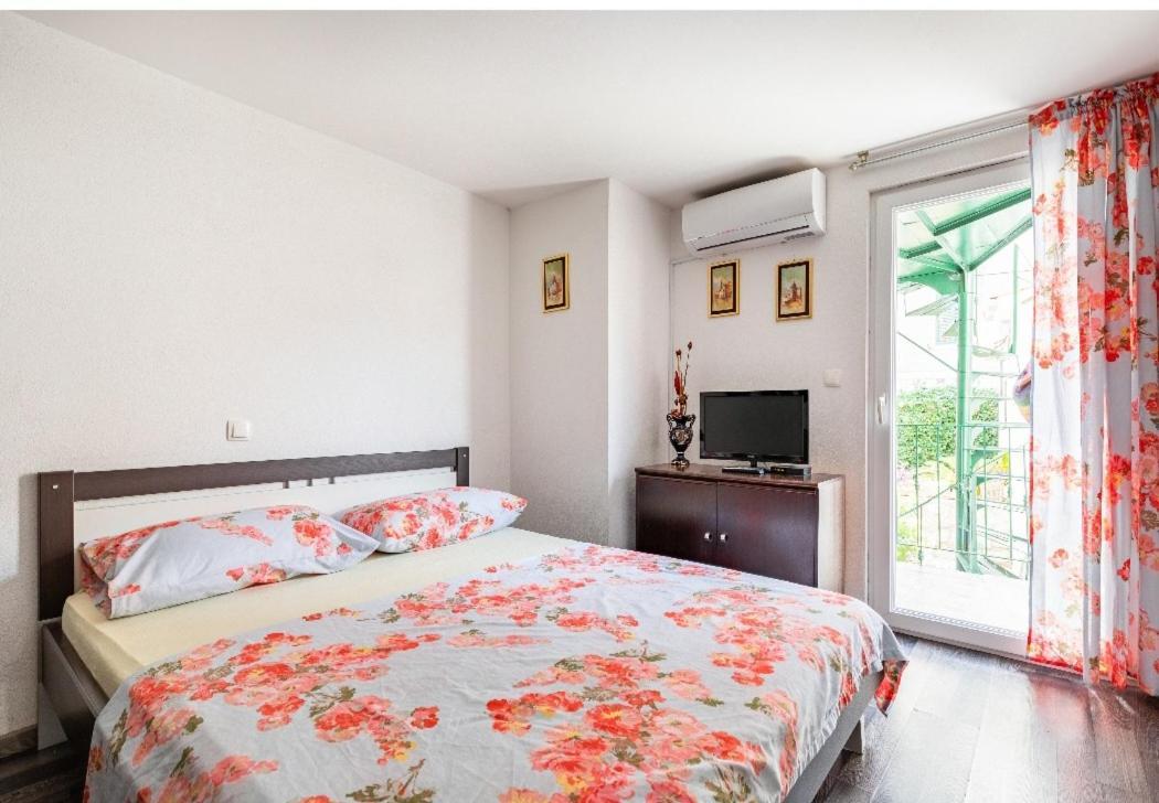 Villa Angie Old Town With Jacuzzi สปลิท ภายนอก รูปภาพ